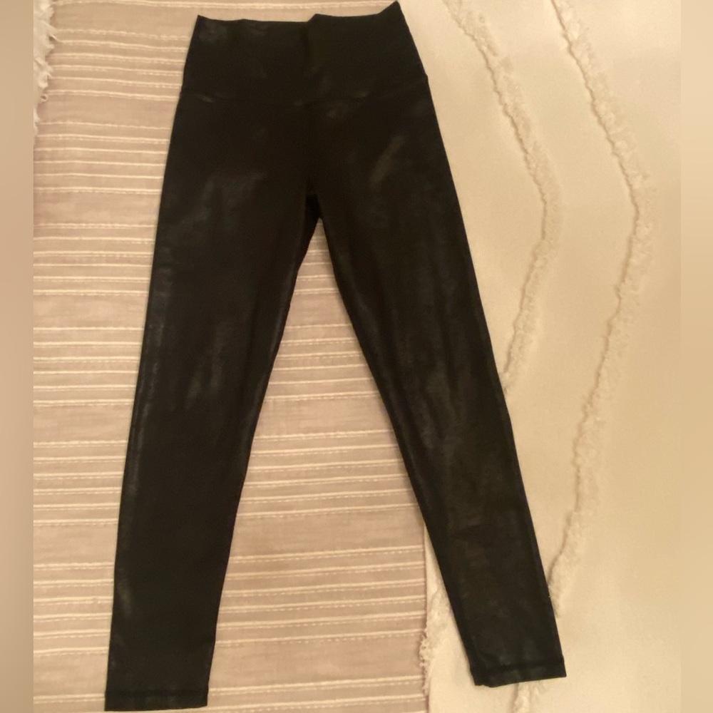 Offline by aerie. Black crackle faux leather leggings. Size M. NWOT